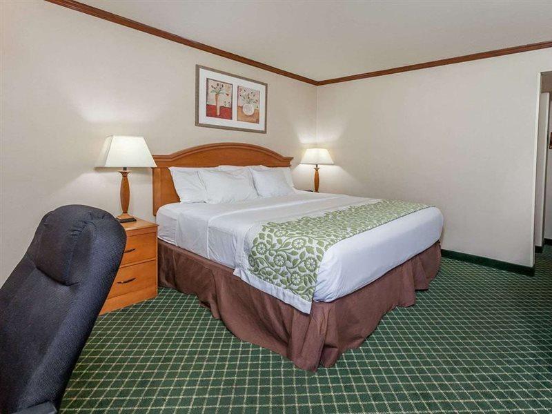 Days Inn & Suites By Wyndham Воррен Екстер'єр фото