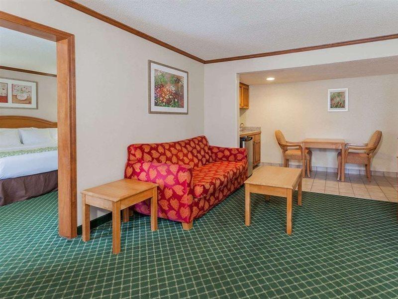 Days Inn & Suites By Wyndham Воррен Екстер'єр фото