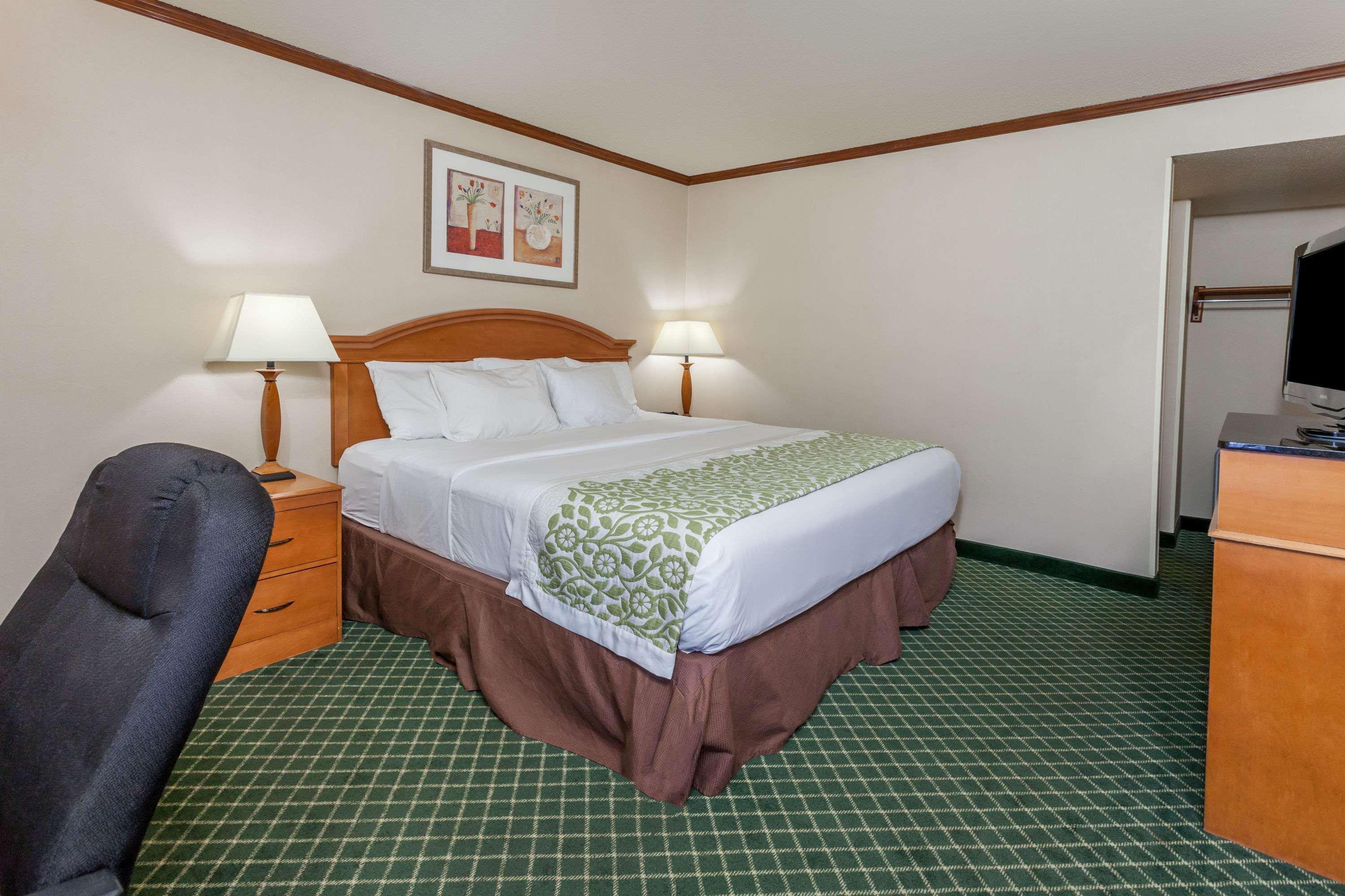 Days Inn & Suites By Wyndham Воррен Екстер'єр фото
