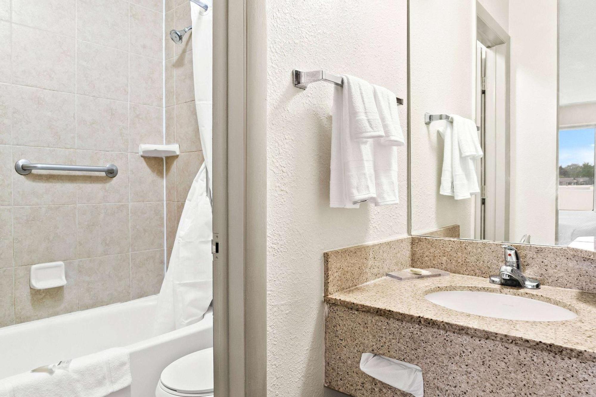 Days Inn & Suites By Wyndham Воррен Екстер'єр фото