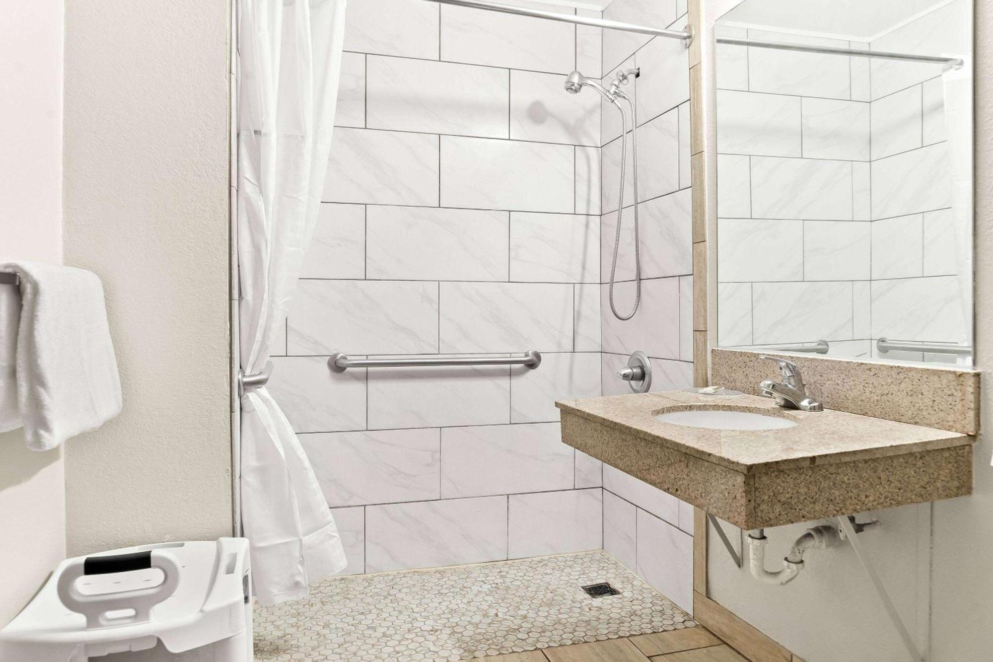 Days Inn & Suites By Wyndham Воррен Екстер'єр фото
